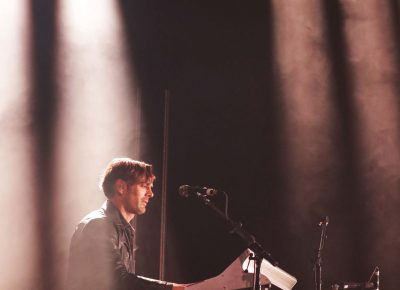 Guitarist and keyboardist Dean Fertita basking in the spotlight in the rear of the stage. Photo: Lmsorenson.net