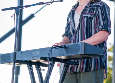 Freak Buck keeps the crowd engaged. Photo: Chay Mosqueda.