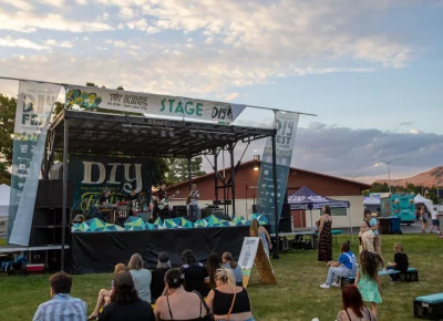 It's a perfect evening for outdoor live music. Photo: Derek Brad.