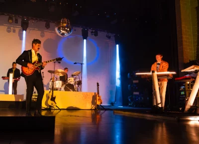 The background visuals make Tycho's set even more immersive. Photo: Derek Brad.