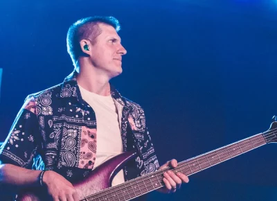 Town of Trees bassist plays during the opening set of the Judah and the Lion show.